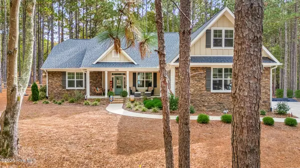 506 Longleaf DR, West End, NC 27376