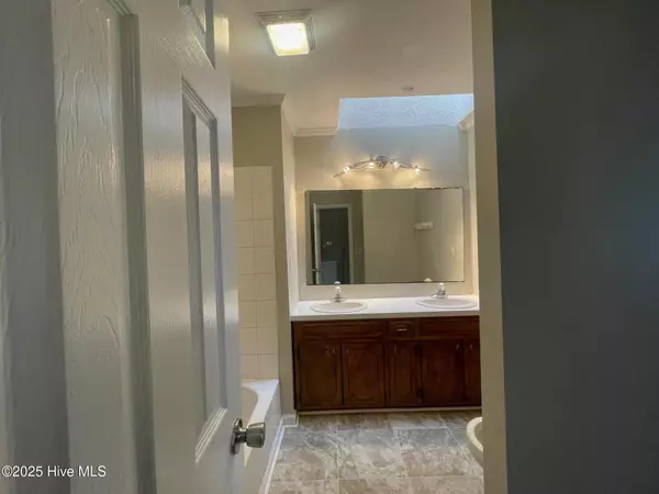 1109 Grovemont #E 9, Greenville, NC 27834