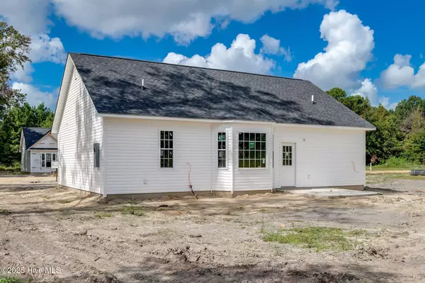 Teachey, NC 28464,318 E1 Log Cabin RD
