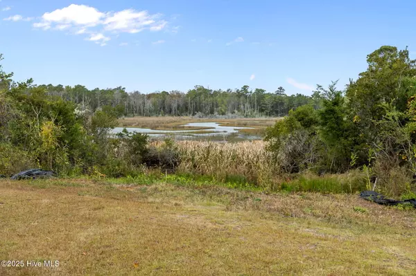 106 Marshland CIR, Newport, NC 28570