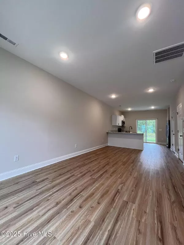 Hubert, NC 28539,160 Loren RD
