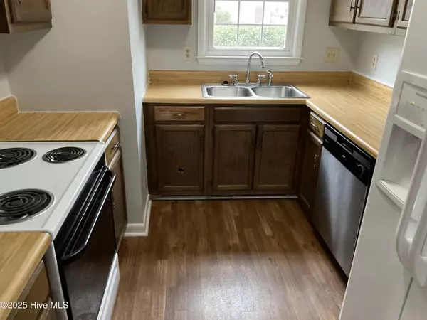 Jacksonville, NC 28546,120 King George CT