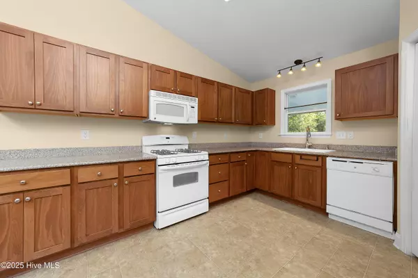 New Bern, NC 28562,313 Elsmore DR