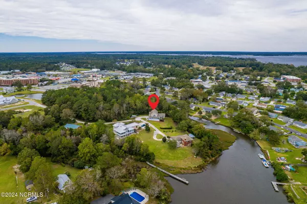 Swansboro, NC 28584,499 Ward RD
