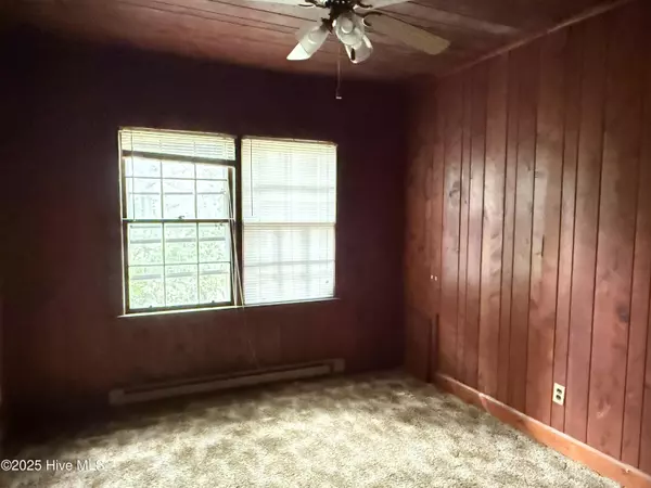 Clinton, NC 28328,512 Nicholson ST