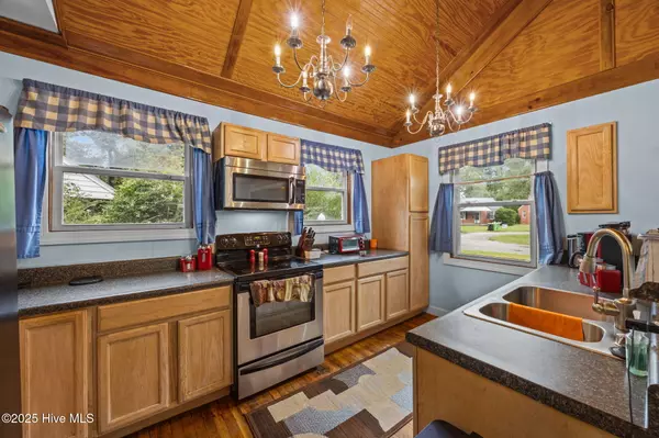 New Bern, NC 28562,1607 Oakwood AVE