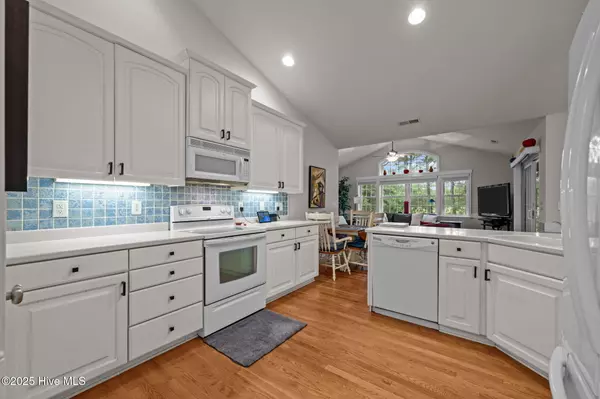 New Bern, NC 28560,815 Pelican DR