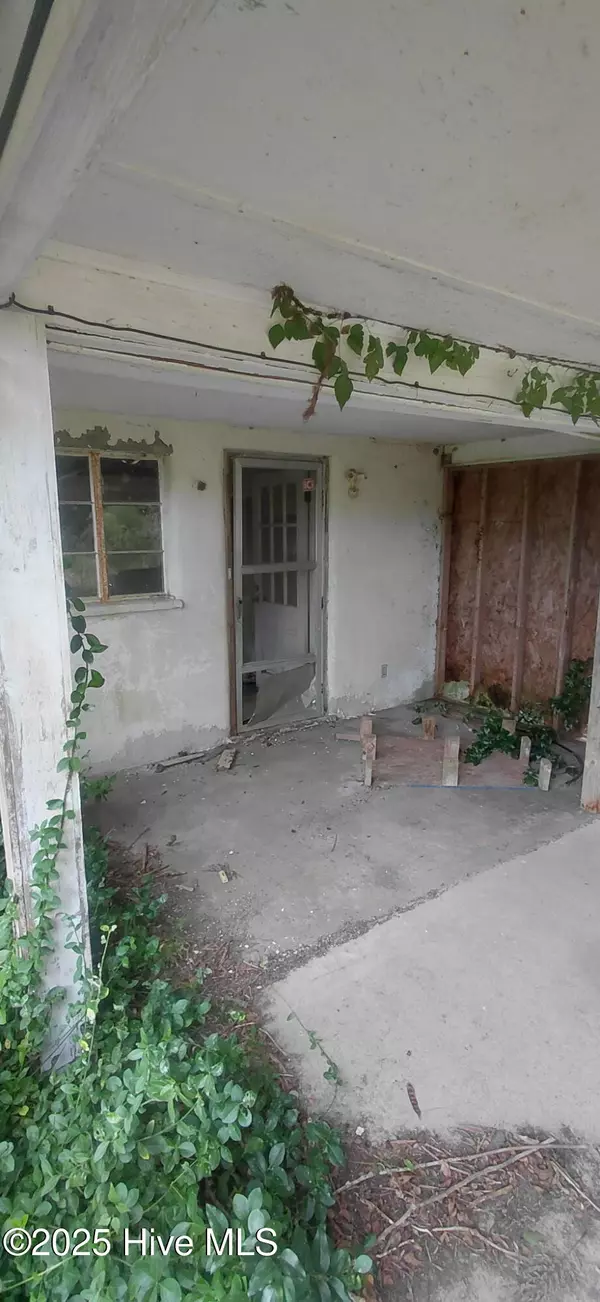 Richlands, NC 28574,9063 Hwy 41 W