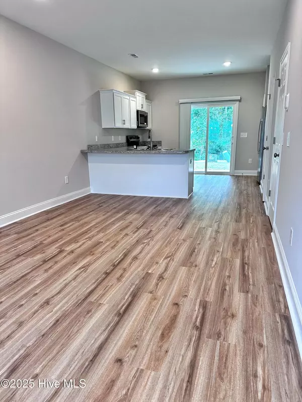 Hubert, NC 28539,175 Loren RD