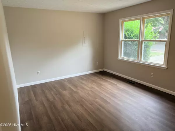 Clinton, NC 28328,603 Pine ST