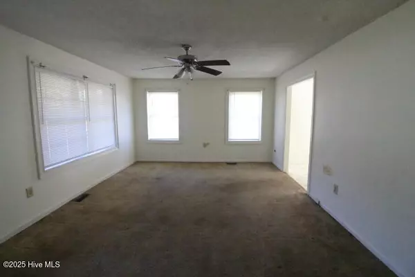 Whitakers, NC 27891,10103 N U.S. 301