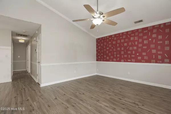 Hubert, NC 28539,166 Parnell RD