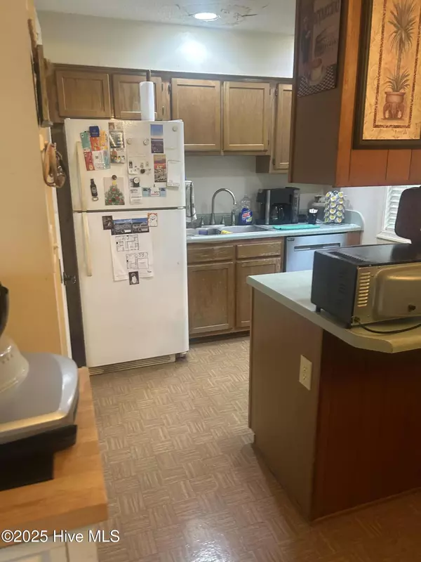 Elizabeth City, NC 27909,218 Old Oak RD