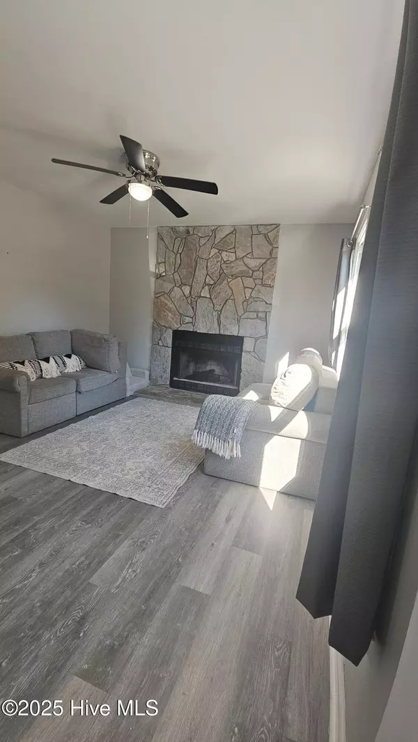 Hubert, NC 28539,234 Natalie LN