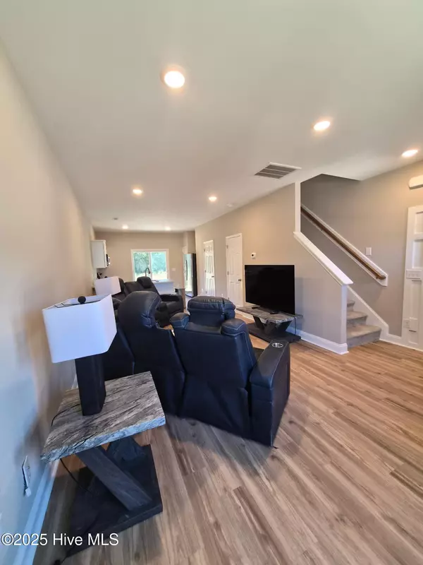 Hubert, NC 28539,187 Loren RD