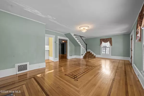 New Bern, NC 28560,411 George ST #1