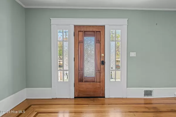 New Bern, NC 28560,411 George ST #1