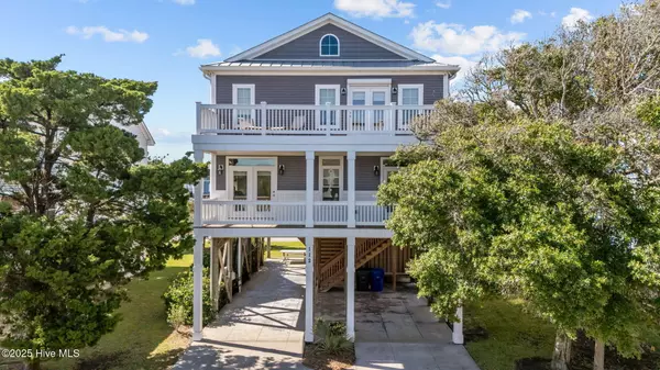 112 SE 71st ST, Oak Island, NC 28465