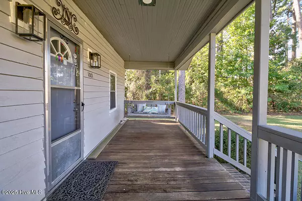 Lake Waccamaw, NC 28450,1001 Elm ST