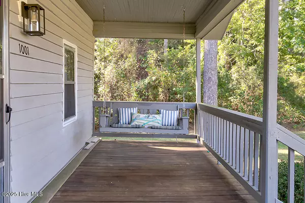 Lake Waccamaw, NC 28450,1001 Elm ST