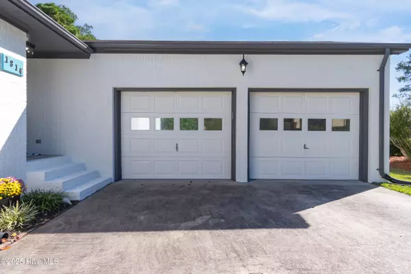 New Bern, NC 28560,1814 Caracara DR