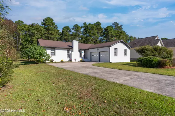 New Bern, NC 28560,1814 Caracara DR