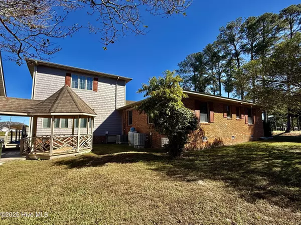 Williamston, NC 27892,1020 Dixie TRL