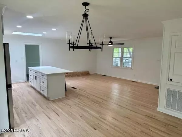 Aberdeen, NC 28315,611 E L Ives DR