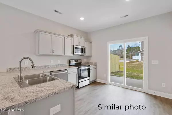 Hubert, NC 28539,124 Loren RD