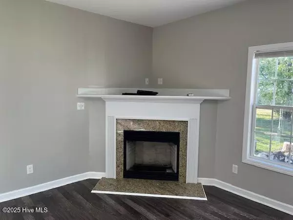 Hubert, NC 28539,208 Rudolph LN