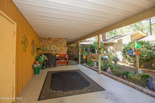 Southern Pines, NC 28387,642 Redwood DR