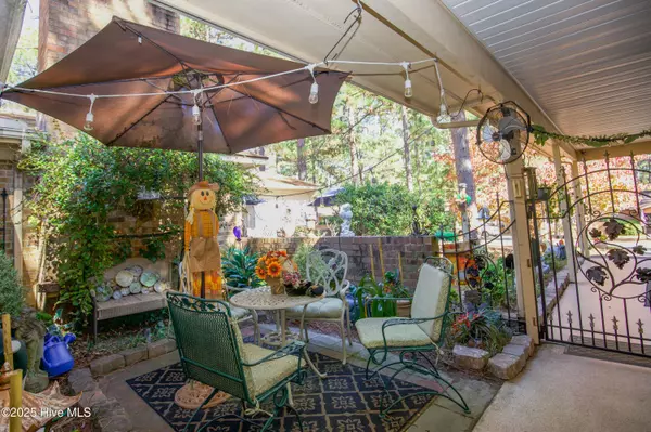 Southern Pines, NC 28387,642 Redwood DR