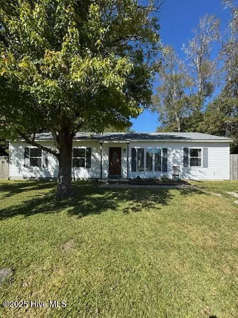 656 Queens Creek RD, Hubert, NC 28539