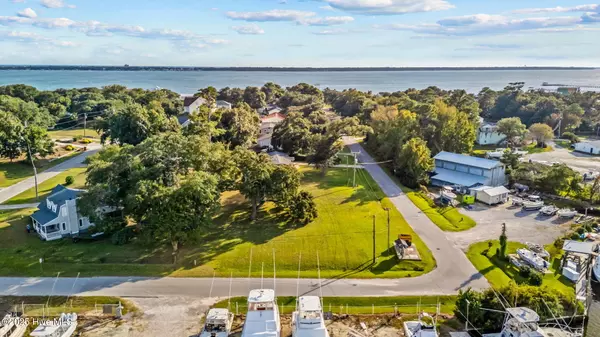 201 Pensacola AVE, Morehead City, NC 28557