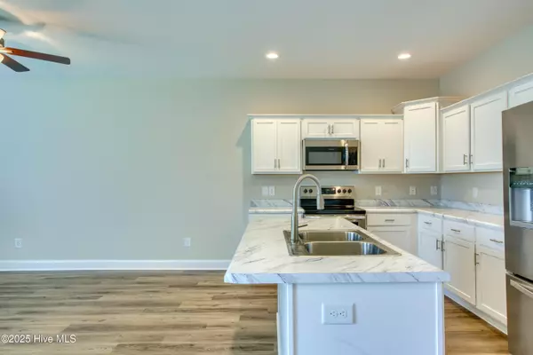 Sneads Ferry, NC 28460,329 S Stingray LN