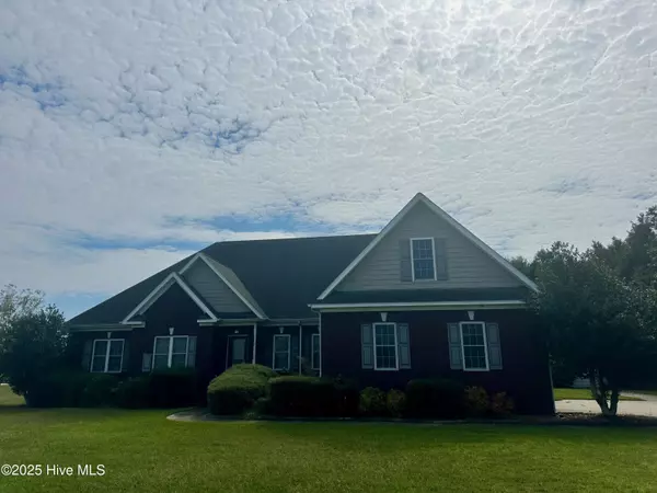 301 Edgebrook DR, Pikeville, NC 27863