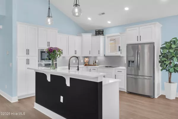 Carolina Beach, NC 28428,405 Ivy LN