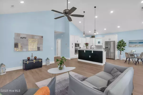 Carolina Beach, NC 28428,405 Ivy LN