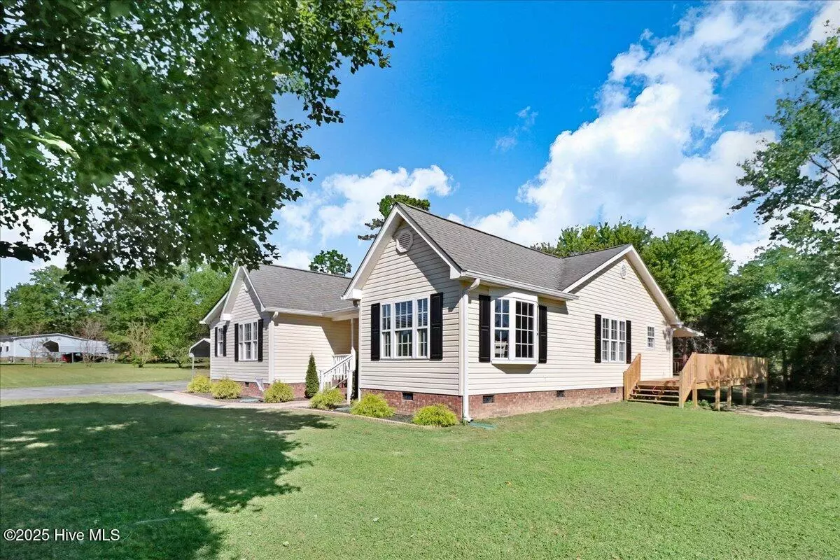 Four Oaks, NC 27524,102 Pine Tree LN