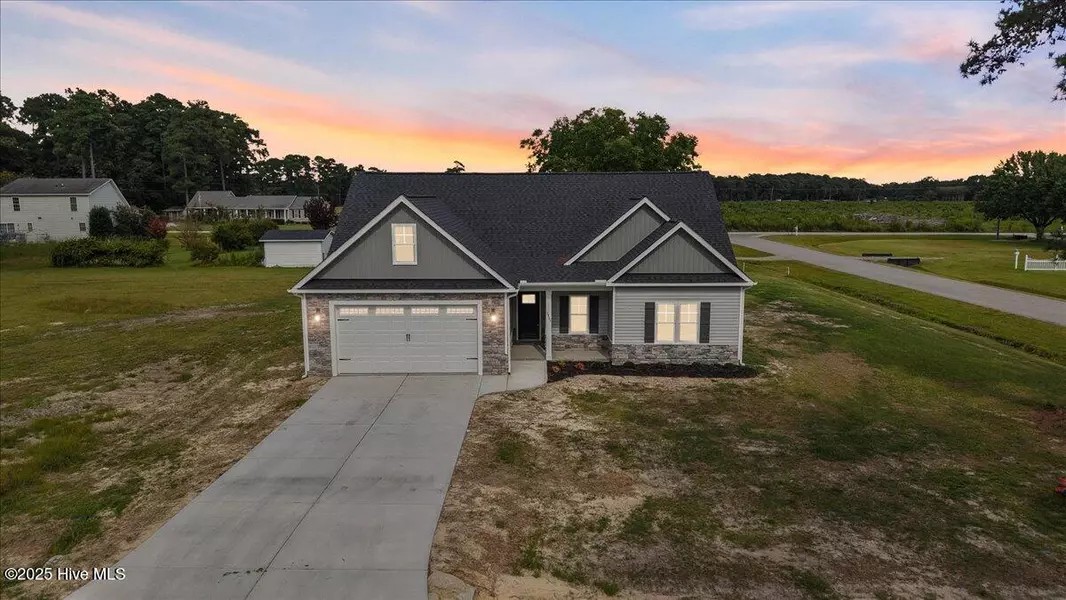 3803 Huntcliff DR, La Grange, NC 28551