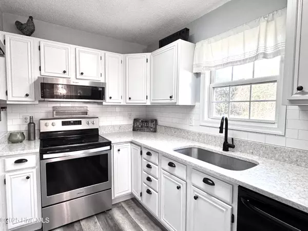 Jarvisburg, NC 27947,128 Peach Tree ST
