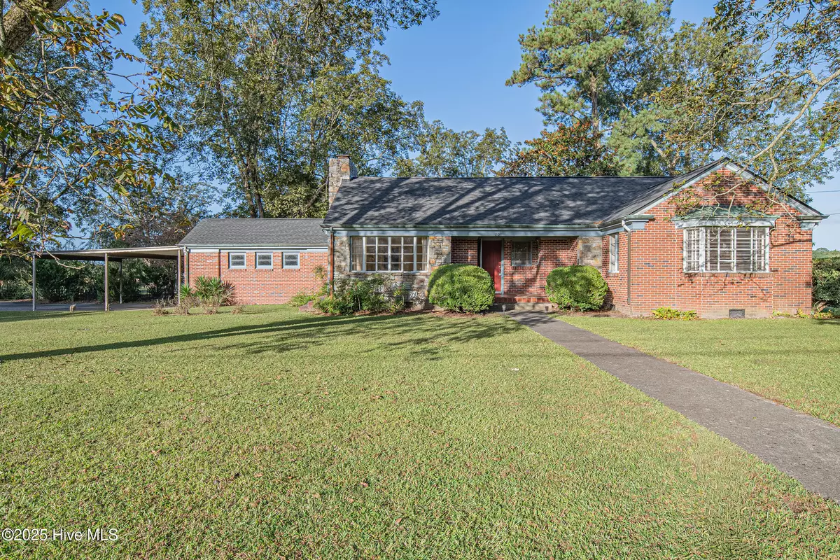 Robersonville, NC 27871,201 S Roberson ST