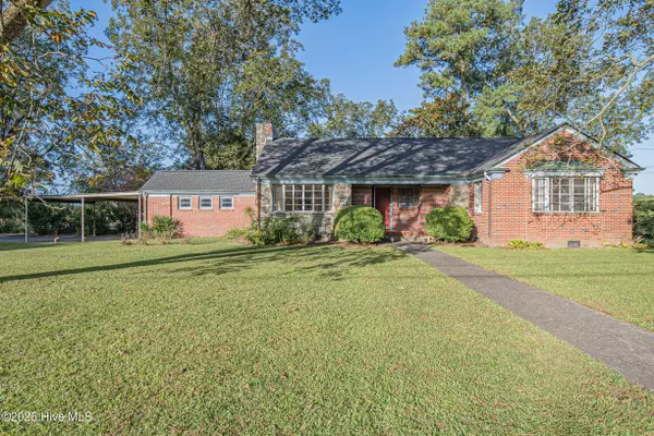 201 S Roberson ST, Robersonville, NC 27871
