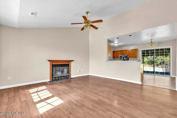 Hubert, NC 28539,243 Zachary LN