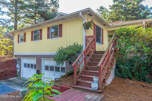 105 Greentree CT, West End, NC 27376