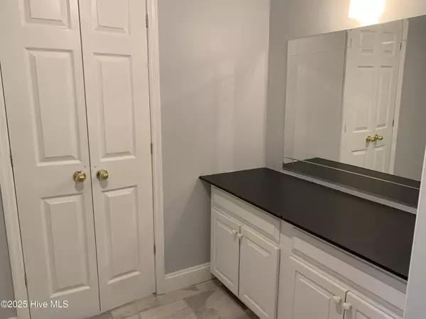 New Bern, NC 28560,921 Hurricane CT