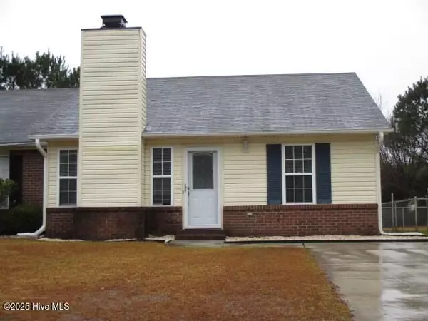 112 Live Oak CT, Midway Park, NC 28544