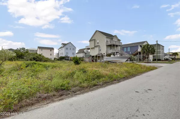 Surf City, NC 28445,1110 N Topsail DR N
