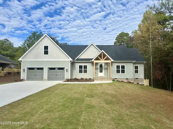 101 Yorkshire CT, Seven Lakes, NC 27376