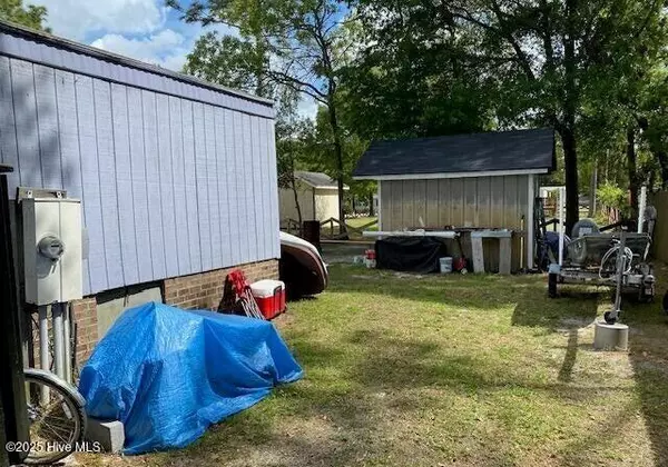 Southport, NC 28461,198 Sycamore RD